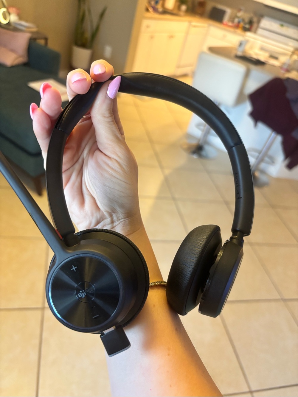 Poly Voyager 4320 Wireless Bluetooth Headset - Picture 5 of 5